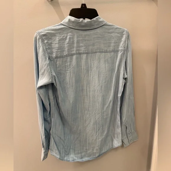 Women’s Untuckit Shirt - Picture 3 of 7